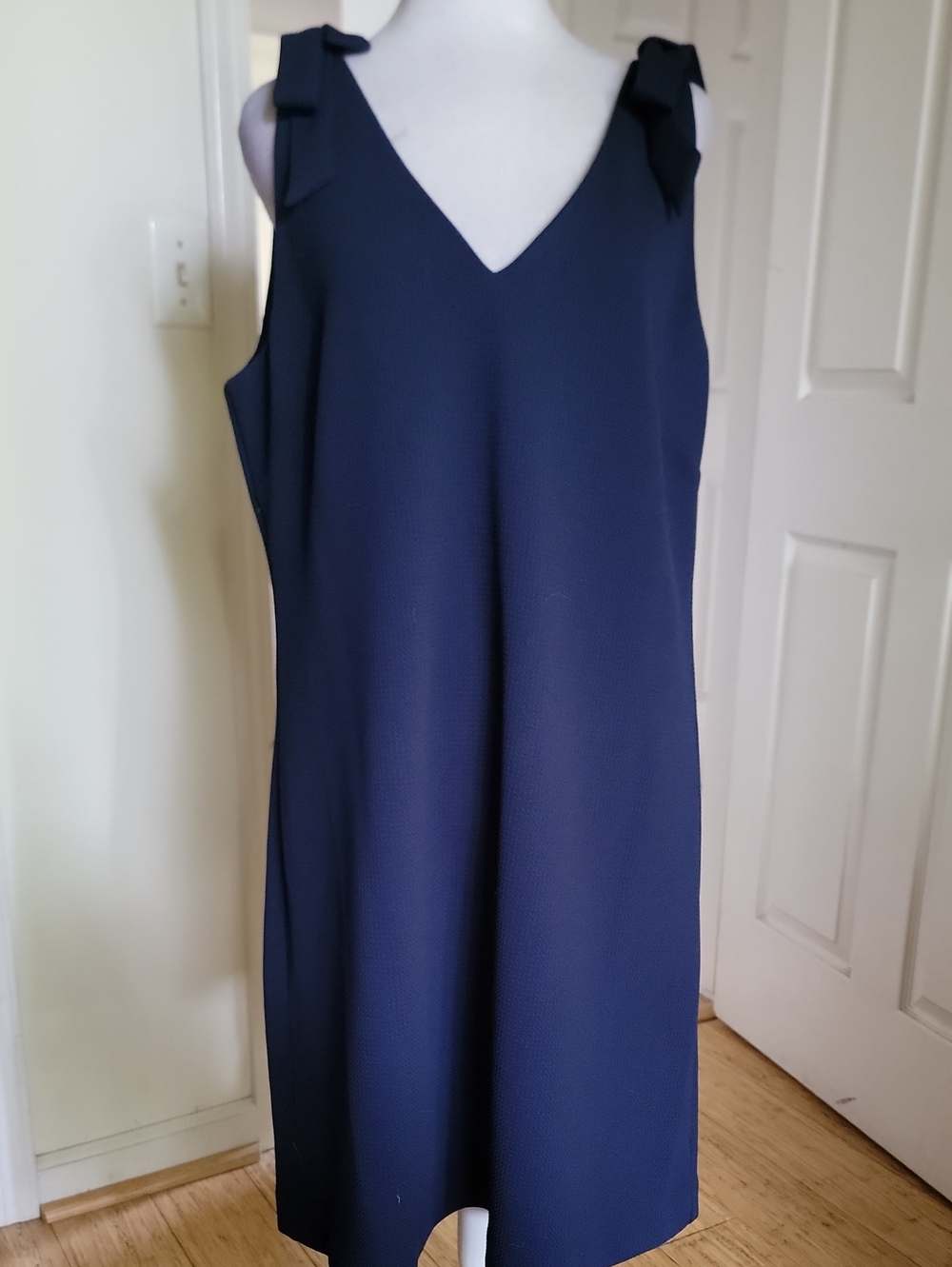 Vince Camuto Navy Bow-Shoulder V-Neck Shift Dress